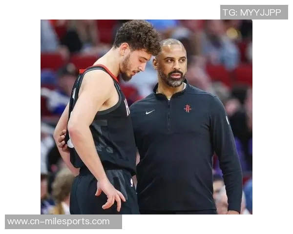 伊森分享狄龙建议称赞乌度卡严格执教风格带来的积极影响 伊森分享狄龙建议称赞乌度卡严格执教风格带来的积极影响