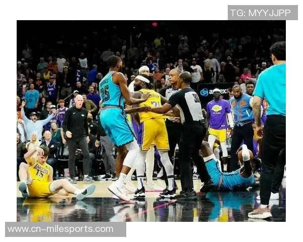 贝弗利称艾顿为队内最佳球员防守难以限制他的表现 贝弗利称艾顿为队内最佳球员防守难以限制他的表现