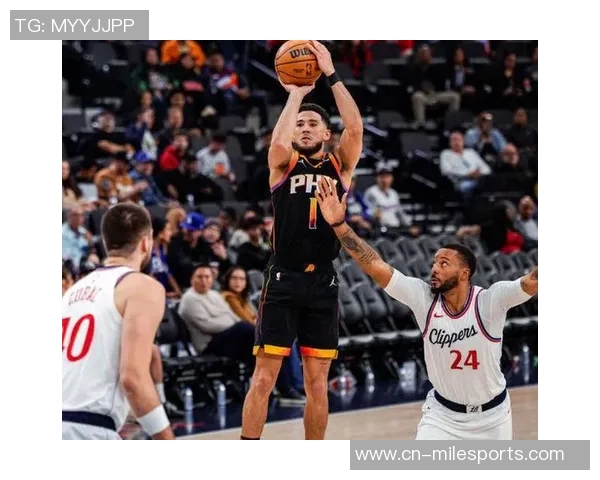 布克上半场火力全开三分球三记助力球队表现出色拿下11分3篮板3助攻1抢断 布克上半场火力全开三分球三记助力球队表现出色拿下11分3篮板3助攻1抢断