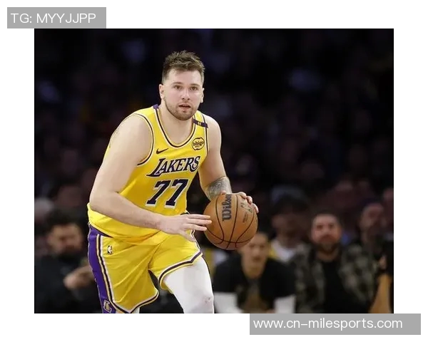 东契奇首节表现出色攻防兼备轻松拿下10分4板2助正负值高达6 东契奇首节表现出色攻防兼备轻松拿下10分4板2助正负值高达6