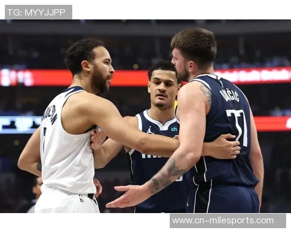 华子称赞麦丹持球决策进步期待里德展现更强能力 华子称赞麦丹持球决策进步期待里德展现更强能力