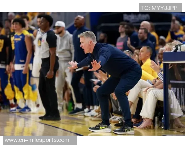 科尔称赞霍福德融入顺畅TJD是球队唯一顺下型中锋 科尔称赞霍福德融入顺畅TJD是球队唯一顺下型中锋