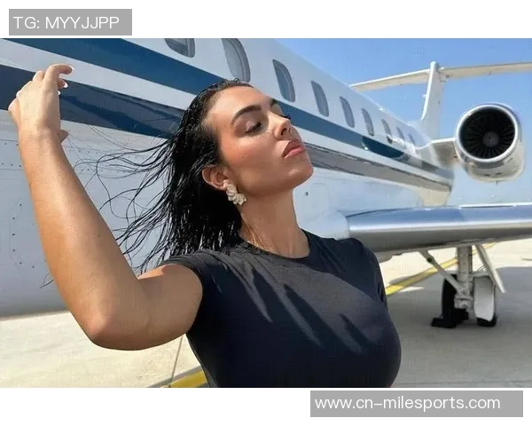 C罗惊喜不已女儿万圣节装扮令人意想不到的创意与惊艳 C罗惊喜不已女儿万圣节装扮令人意想不到的创意与惊艳