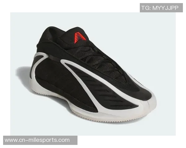 红蓝鸳鸯配色闪耀赛场爱德华兹穿搭AE2堪萨斯大学PE展现独特风格